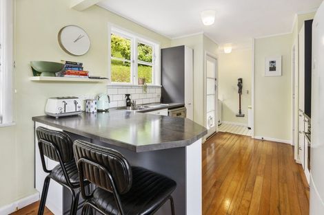 Photo of property in 100 Ruskin Road, Newlands, Wellington, 6037
