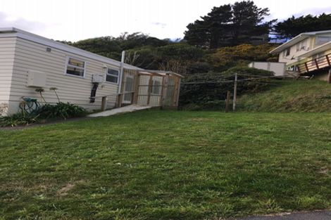 Photo of property in 25b Omega Street, Newlands, Wellington, 6037