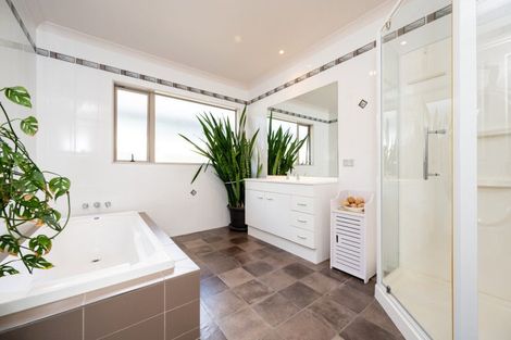 Photo of property in 16 Delta Mews Place, Clive, 4102