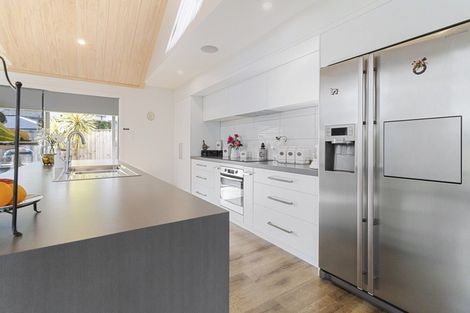 Photo of property in 16 Riverside Place, Katikati, 3129