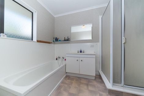 Photo of property in 2 Gregory Close, Palmerston North, 4414