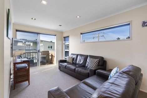 Photo of property in 68 Sixth Avenue, Urenui, 4377