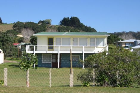Photo of property in 27 Marine Parade, Cooks Beach, Whitianga, 3591