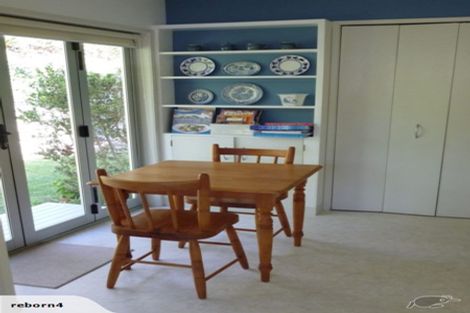 Photo of property in 2/20 Russell Street, Stanley Point, Auckland, 0624