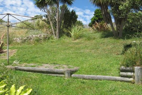 Photo of property in 34a Colchester Crescent, Newlands, Wellington, 6037