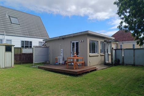 Photo of property in 2/9 Hamilton Road, Papatoetoe, Auckland, 2025