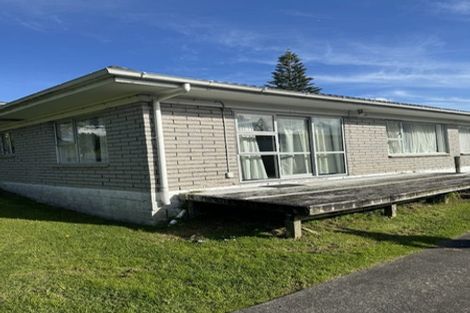 Photo of property in 12 Dawnhaven Drive, Te Atatu Peninsula, Auckland, 0610