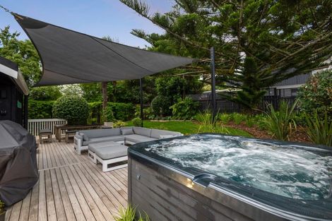 Photo of property in 3 Sandiacre Way, Browns Bay, Auckland, 0630