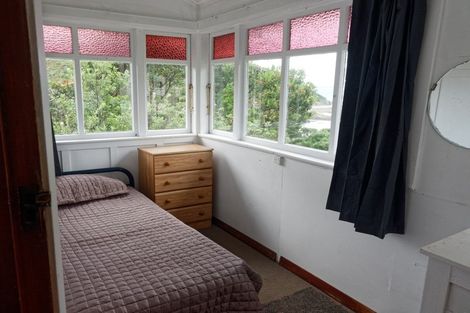 Photo of property in 26 Cave Road, Houghton Bay, Wellington, 6023