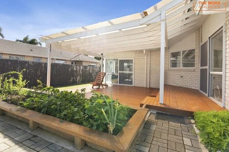 Photo of property in 6 Aristoy Close, Conifer Grove, Takanini, 2112