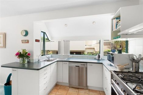 Photo of property in 2/38 Gulf View Road, Murrays Bay, Auckland, 0630