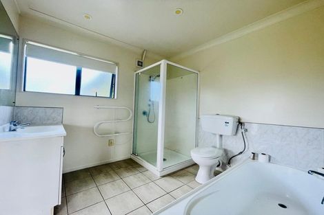 Photo of property in 1/5 Carole Crescent, Pakuranga, Auckland, 2010
