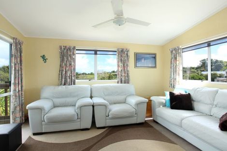 Photo of property in 9 East Street, Raglan, 3225