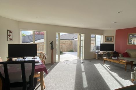 Photo of property in 4/14 Fields Parade, Oteha, Auckland, 0632