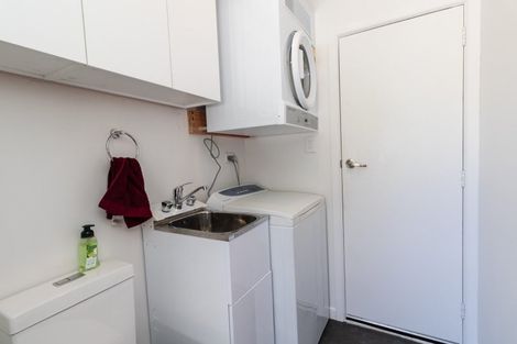 Photo of property in 68 Newlands Road, Newlands, Wellington, 6037