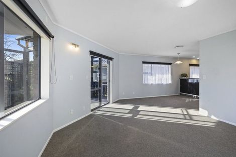 Photo of property in 14 Sandel Rise, Merrilands, New Plymouth, 4312