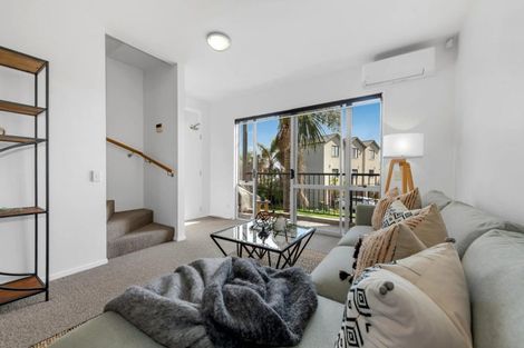 Photo of property in 7/29 Haven Drive, East Tamaki, Auckland, 2013