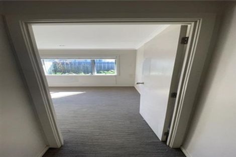 Photo of property in 12 Quincey Place, Massey, Auckland, 0614