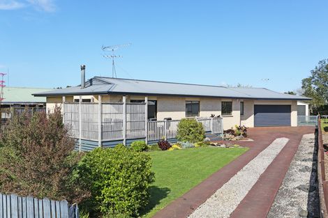 Photo of property in 16 Thorn Road, Tuakau, 2121