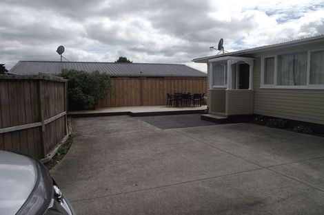 Photo of property in 28 Kamara Road, Glen Eden, Auckland, 0602