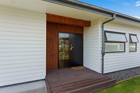 Photo of property in 14 Seagrass Place, Otaki Beach, Otaki, 5512