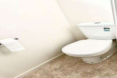 Photo of property in 2/35 Knightsbridge Drive, Forrest Hill, Auckland, 0620