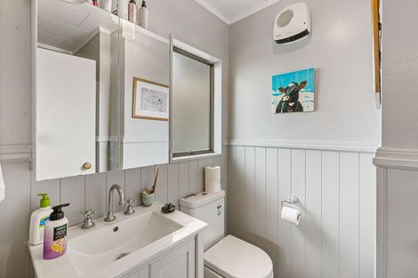 Photo of property in 22 Darlington Street, Ngatea, 3503