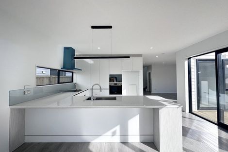 Photo of property in 3b Glennandrew Drive, Half Moon Bay, Auckland, 2012