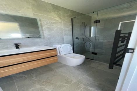 Photo of property in 4 Pineview Drive, Rosehill, Papakura, 2113