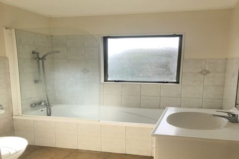 Photo of property in 726b East Coast Road, Pinehill, Auckland, 0632