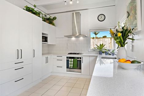 Photo of property in 1 Riviera Place, Hauraki, Auckland, 0622