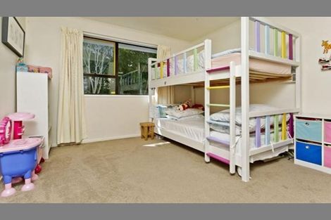 Photo of property in 33 Sequoia Place, Sunnynook, Auckland, 0620