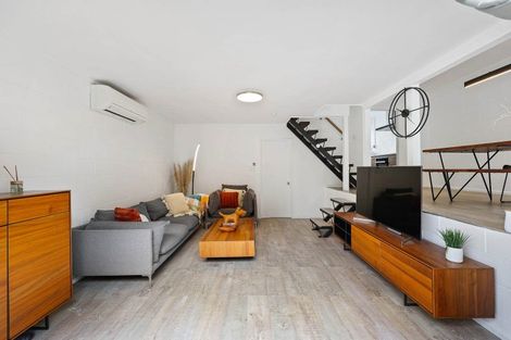 Photo of property in 3/52 Fruitvale Road, New Lynn, Auckland, 0600