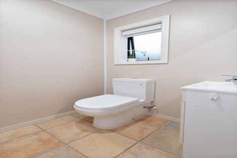 Photo of property in 30 South Kensington Way, Henderson, Auckland, 0612