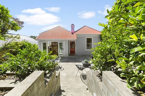 Photo of property in 5 Farm Road, Northland, Wellington, 6012