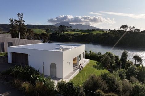 Photo of property in 16 Rangitahi Road, Raglan, 3225