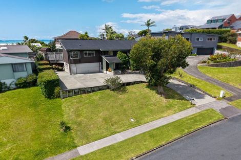 Photo of property in 11 Cheriton Road, Mellons Bay, Auckland, 2014