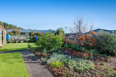 Photo of property in 72 Cabeleigh Drive, Helensville, 0800
