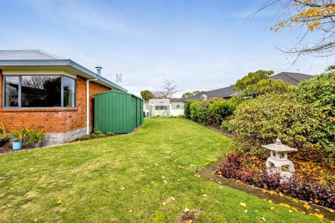 Photo of property in 10 Taylor Place, Merrilands, New Plymouth, 4312