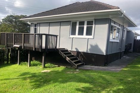 Photo of property in 112 Tirimoana Road, Te Atatu South, Auckland, 0602