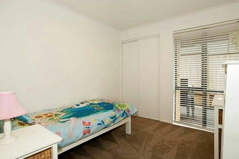 Photo of property in 19 Crimson Park, Oteha, Auckland, 0632