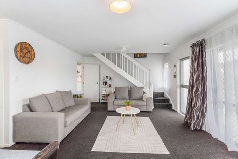 Photo of property in 2/58 Opaheke Road, Opaheke, Papakura, 2113