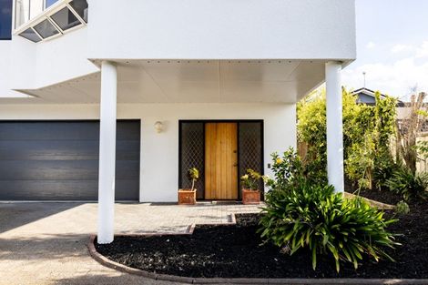 Photo of property in 18a Burn-murdoch Street, St Andrews, Hamilton, 3200