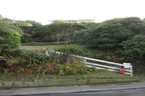 Photo of property in 96 Ruskin Road, Newlands, Wellington, 6037