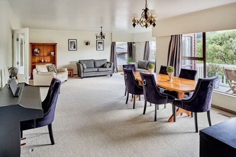 Photo of property in 5 Achilles Close, Tawa, Wellington, 5028