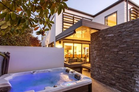 Photo of property in 2 Roa Road, Fendalton, Christchurch, 8041