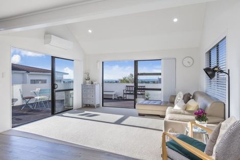 Photo of property in 52 Waiora Road, Stanmore Bay, Whangaparaoa, 0932