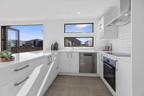 Photo of property in 8 Jersey Way, Papamoa, 3118