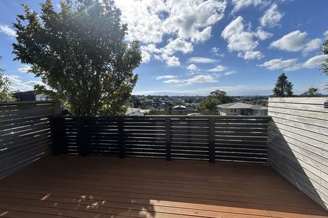 Photo of property in 5/15 Chivalry Road, Glenfield, Auckland, 0629