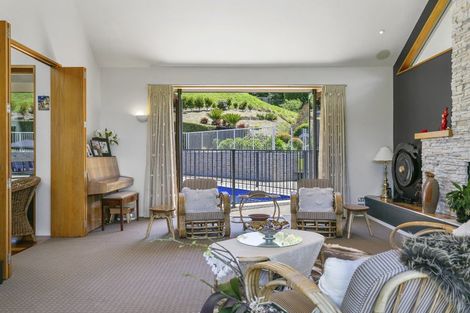 Photo of property in 5 Cameron Drive, Acacia Bay, Taupo, 3385